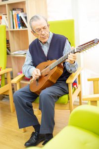Imagen de actividades de musicoterapia para mayores en Madrid