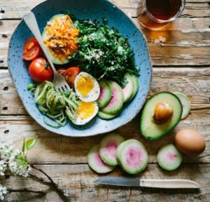 Imagen de alimentación equilibrada cerebro saludable